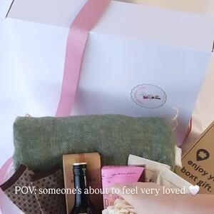 Make the countdown to Mother's day a calm one.  We have so many options to choose from or build Your very own gift box for Mum. 🩷