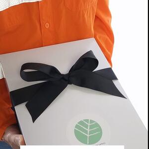 Packing a Corporate order today which includes our FREE Corporate Branding Kit! 

It's a simple way to turn a beautiful gift into a memorable brand experience for your Clients, Team or Event. 💚

#corporategifting #corporategifts # client gifts #giftdelivery #brandedgifts #perthbusiness corporatehampers