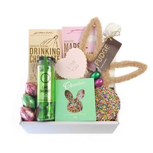 Hop to it! 🐰💛
Our Easter hampers are packed, pretty & ready to deliver smiles all long weekend! 

Whether your'e spoiling the grandkids, your besties or a Client, our gift boxes are bursting with sweet stories & whole lot of fun. 

Book today to secure your Easter delivery. 😊 

#easterhampers #perthgifting #giftsaustralia #perthgifting